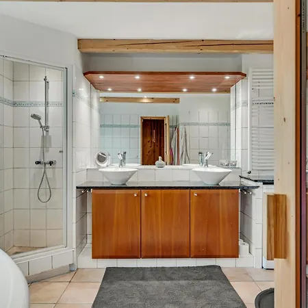 4 Bedroom Pet Friendly In