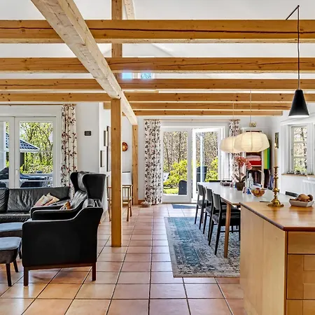 Dom wakacyjny 4 Bedroom Pet Friendly In *