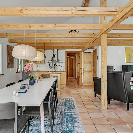 בית נופש 4 Bedroom Pet Friendly In